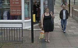 被Google街景捕獲！她秒變時空旅人