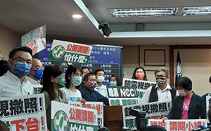 要求鏡電視撤照  藍委抗議陳耀祥已成傀儡應下台