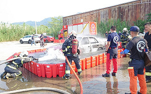 新北市特搜車禍救助專隊 挑戰電動車實火搶救訓練