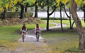 國慶連假出遊去！10/10國慶寶寶、10/11女生遊虎頭埤免費