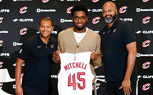 Mitchell轉隊首秀轟16分 騎士吞敗