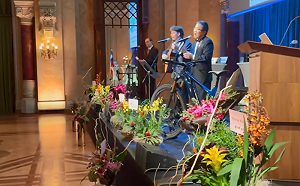 (影)駐匈代表處慶雙十!劉世忠高歌經典名曲感動匈牙利人 全場大合唱