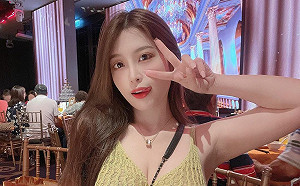 百萬辣模Yumi.k過海關失敗！大方認「照騙」 網笑：凶器不給過