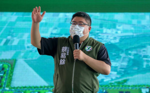 Lin bay好油自導自演  他起底版主林裕紘背景