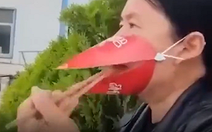 清零「大嘴鳥」? 戴口罩能吃飯、吹笛子、核酸檢測？ 網酸：可獲國家科技進步特等獎