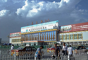 中國下令新疆車輛裝衛星定位 否則不准加油