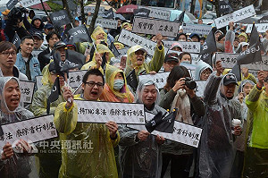 300台車圍交通部  Uber司機要專法