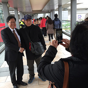 史上最強民調APP  最燦笑的人形立牌