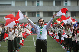 童軍節 朱立倫化身童軍揮雙旗操