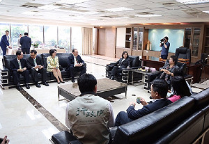 總統南辦成立 蔡英文：高雄霸氣陳菊更霸氣