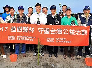 忙植樹 鄭文燦不忘推農博 林佳龍推花博