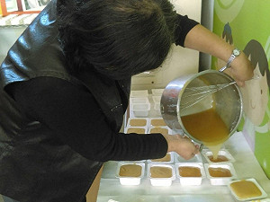 環保從自己做起！豆花或豆腐盒可換洗晶皂