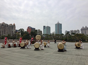 董陽孜書法觸動 優人神鼓「墨具五色」氣勢磅礡