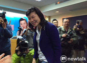 潘維剛反對婦聯會簽行政契約   挑戰雷倩