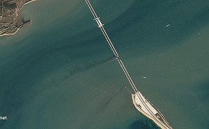 克里米亞大橋爆炸前後對比照曝光！衛星影像驚現濃濃黑煙