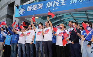 可以做深蹲嗎？朱立倫：等一下我...要參加國慶