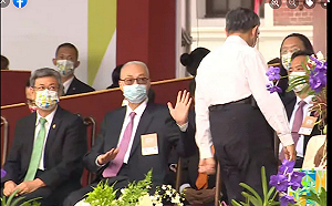 柯文哲國慶大會耍異類只著白襯衫 挨批夏夕夏景