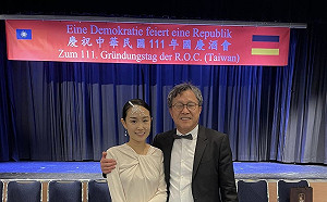 國慶走秀亮點！女兒「超美有氣質」 謝志偉被網友甜喊「國民岳父」