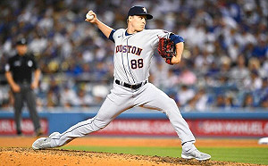 這人太狠了!太空人投手揍櫃子重傷