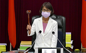 高市議會第3屆第8次定期大會閉幕 陳其邁率市府團隊鞠躬致敬