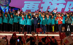 高雄逾百商圈市場攤商首度大集結成立挺邁後援會