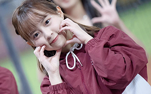 「樂天女孩」十元曝超萌應援照！各式愛心手勢網朝聖