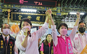 牽起林霈涵的手 盧秀燕：搶救第三席、我們是生命共同體！