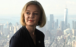 英首相又遭逼宮？ 逾百名議員密謀趕特拉斯下台