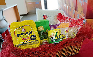 疫情期間送愛心 北海福座千箱物資助新北八里弱勢