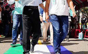 「柯蚊哲」「刻主席」站台 許瑞宏喊出「藍白綠各一席」