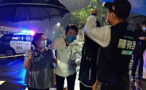 搶先陳時中、柯文哲！ 康樂隧道口土石滑落 黃珊珊搶赴現場視察