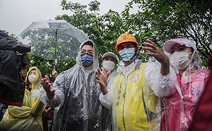 被揪昨晚照跑選舉 蔣萬安今早再赴內湖勘查