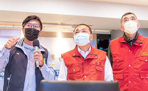 柯文哲酸坐防災中心和視察是作秀！侯友宜馬上坐、黃珊珊搶勘災