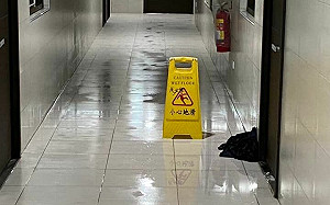 北市小彎社宅「裡外都在下雨」 議員斥：柯文哲爛攤子留給下任市長收拾