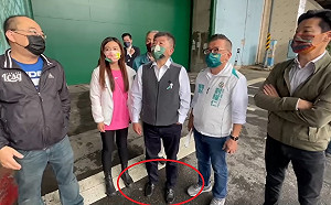 穿皮鞋成對比 陳時中競總：勘災應注重救災 勿模糊焦點