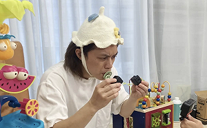 Howhow化身超級奶爸！停車場遛兒超溫馨