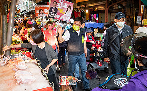 新北耶誕城活動延長2個月、預算加倍 林佳龍批侯友宜：為選舉政治性決定