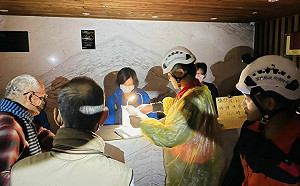 8宜蘭勇消翻山越嶺21K 救命藥送抵明池山莊