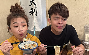日本快閃48小時！蔡阿嘎帶二伯吃人氣拉麵  網羨慕：表情太享受