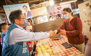 批綠營得意時反中、失意時賺人民幣 張善政：雙標無下限