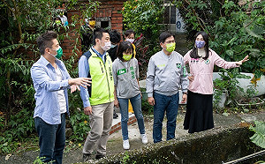 賴清德親赴故鄉萬里 陪同林佳龍參香祈福