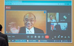 視訊主持行政院會 蘇貞昌笑臉迎人、健康狀況看起來良好