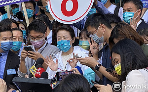 鄧家基挺蔣萬安、不挺她？黃珊珊不認：能體諒那場合的氣氛