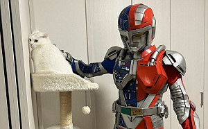 主人角色扮演後不認識！貓只給背影