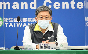 高端補打＝無效？李秉穎搬資料駁斥：保護力90%和Novavax差不多