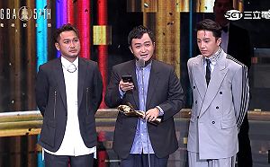 金鐘57》國民姐夫AKIRA登台頒獎！《綜藝玩很大》奪最具人氣綜藝節目獎