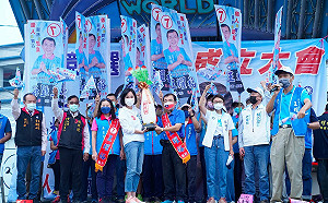 柯志恩週末「繞著高雄跑」 籲市府正視治安、車禍問題