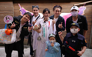 萬聖節齊搗蛋 陳乃瑜攜網紅好友遊碧潭