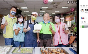 反擊！不滿出席巿府活動挨批 沈慧虹競辦PO照怒轟：雙標黨、難怪不辭立委