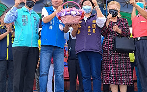 柯媽媽又巧遇鍾東錦 沈慧虹：民眾黨就是投機政黨